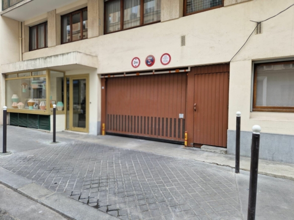 Box de parking de 15m² – Sécurisé dans le 17ème