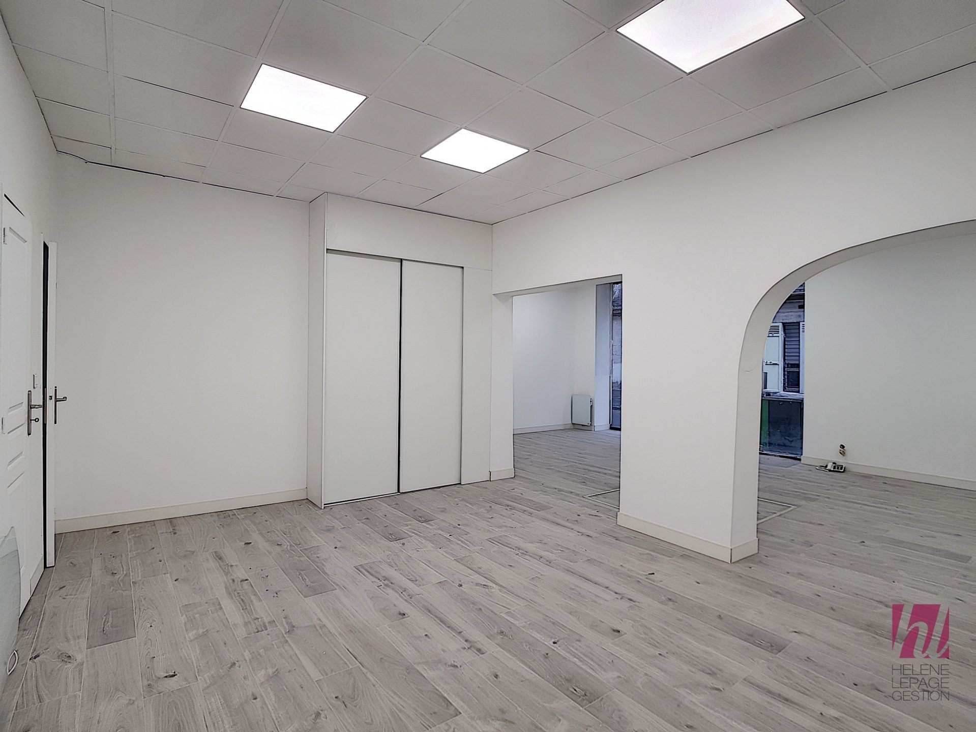 f4dfde98-6aea-43b0-9c96-27b36f772d19-24048-0.jpg Local commercial Saint Denis
