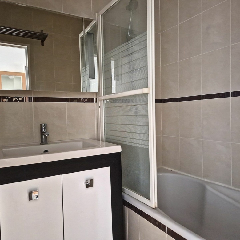 Lumineux studio de 35m² – Balcon avec vue dégagée dans le 15ème