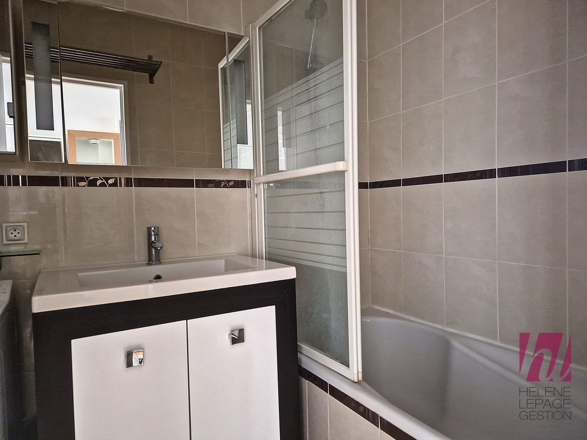 Lumineux studio de 35m² – Balcon avec vue dégagée dans le 15ème