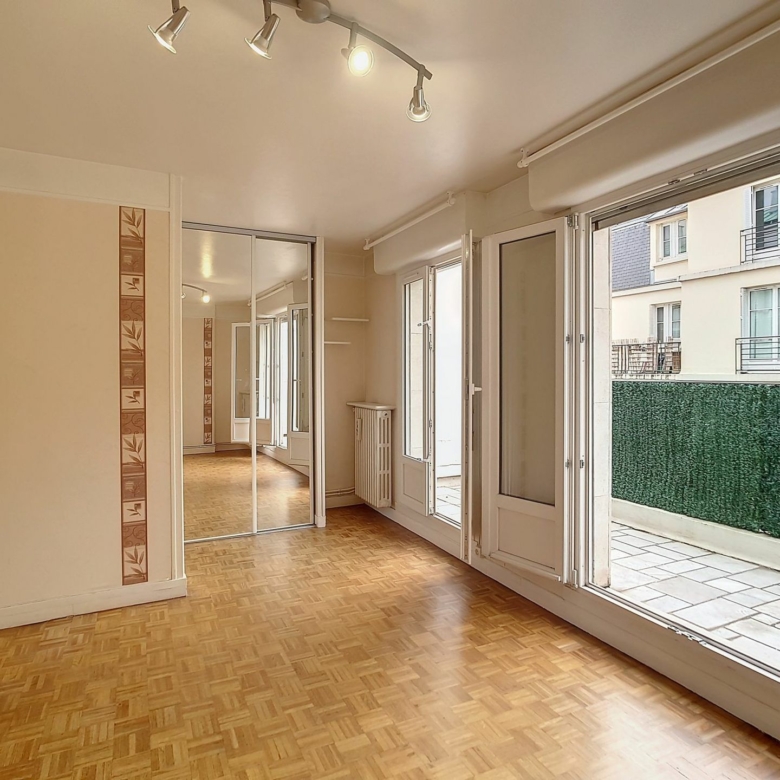 Lumineux studio de 28m² – Avec balcon dans le 15ème