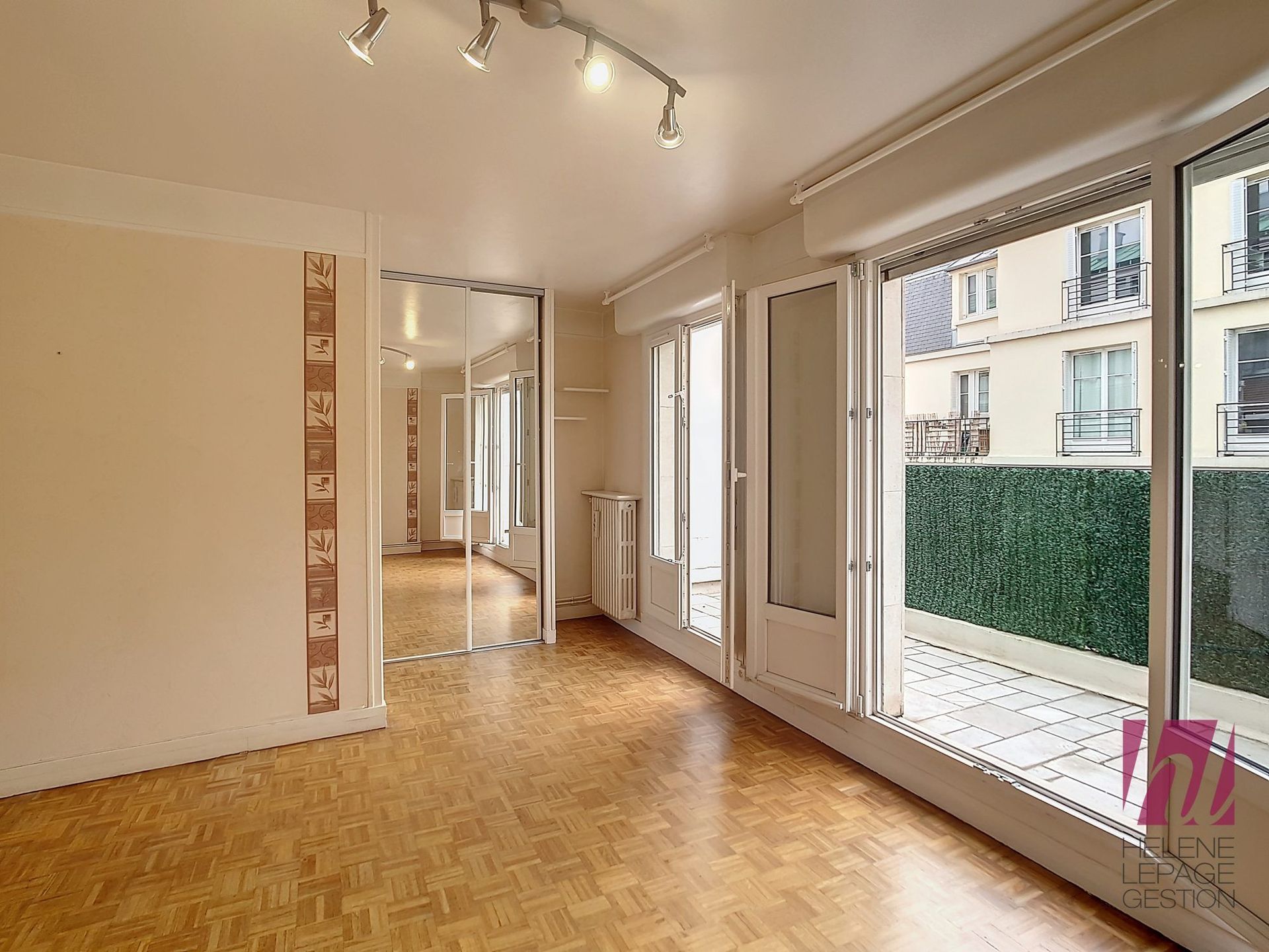 Lumineux studio de 28m² – Avec balcon dans le 15ème