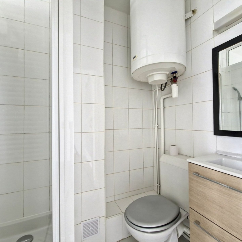 Bien exposé studio de 18m² – Vue dominante dans le 19ème