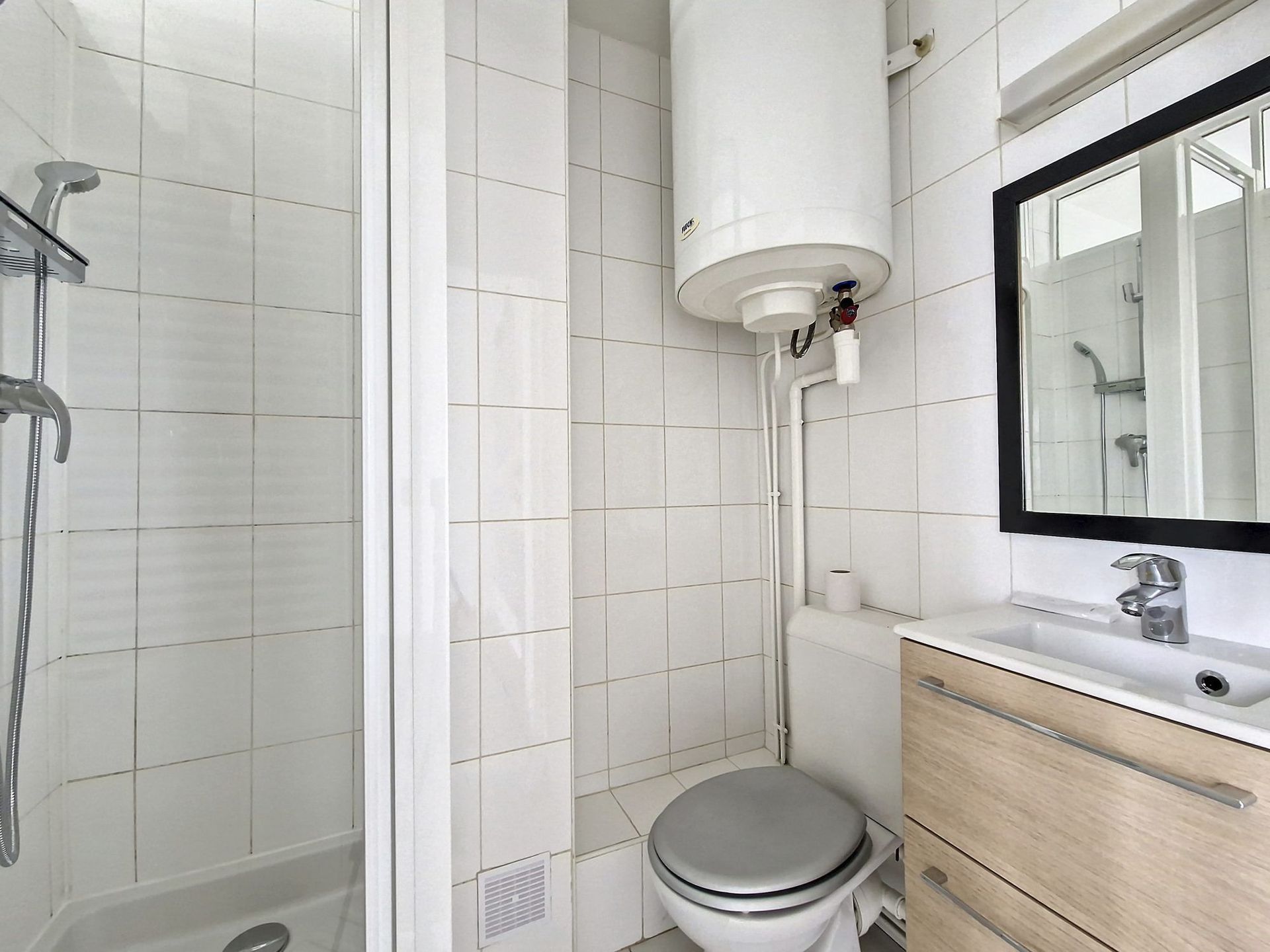 Bien exposé studio de 18m² – Vue dominante dans le 19ème