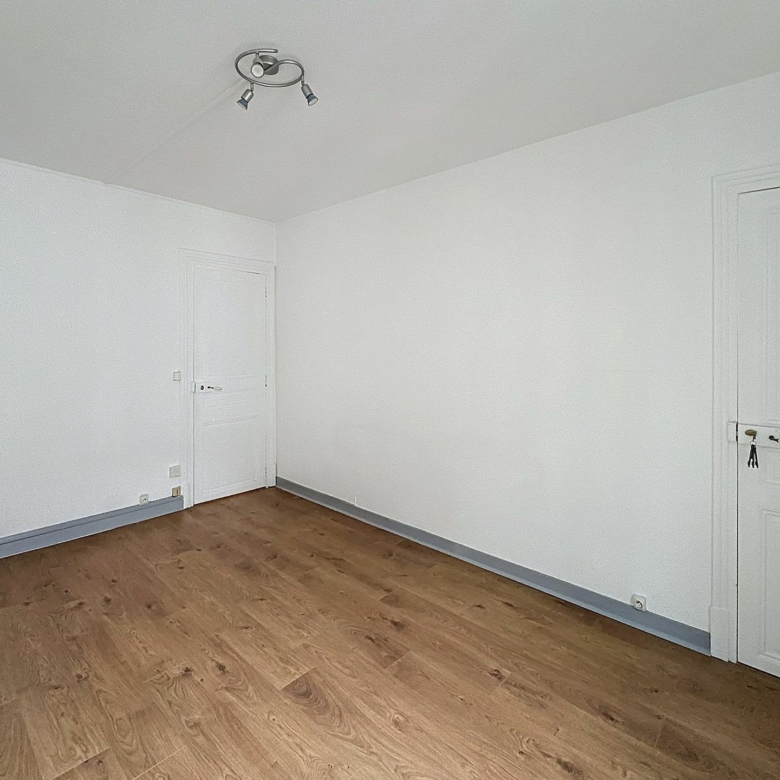 Très beau T2 traversant de 42m² – Charme de l’ancien à Levallois