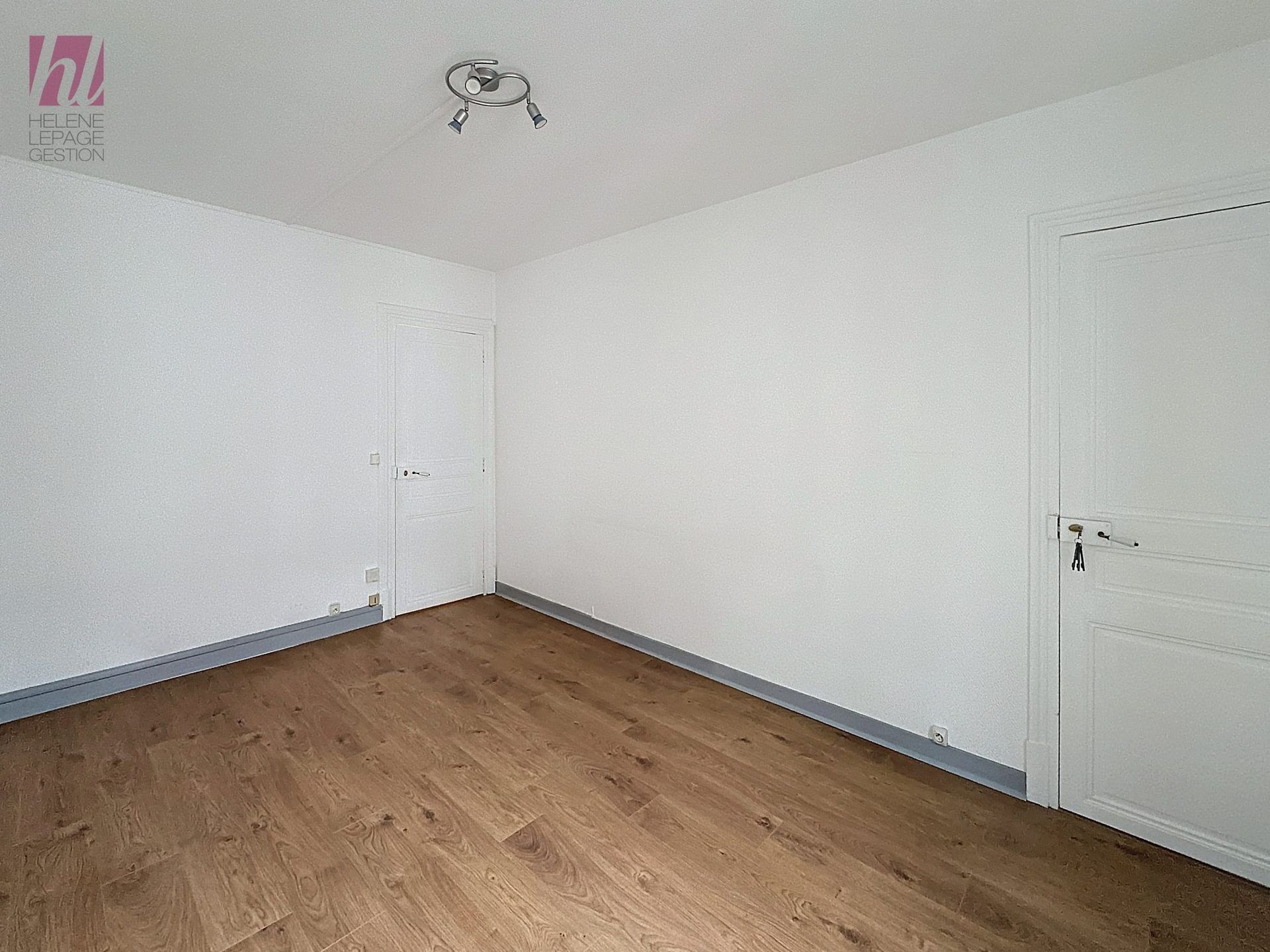 Très beau T2 traversant de 42m² – Charme de l’ancien à Levallois