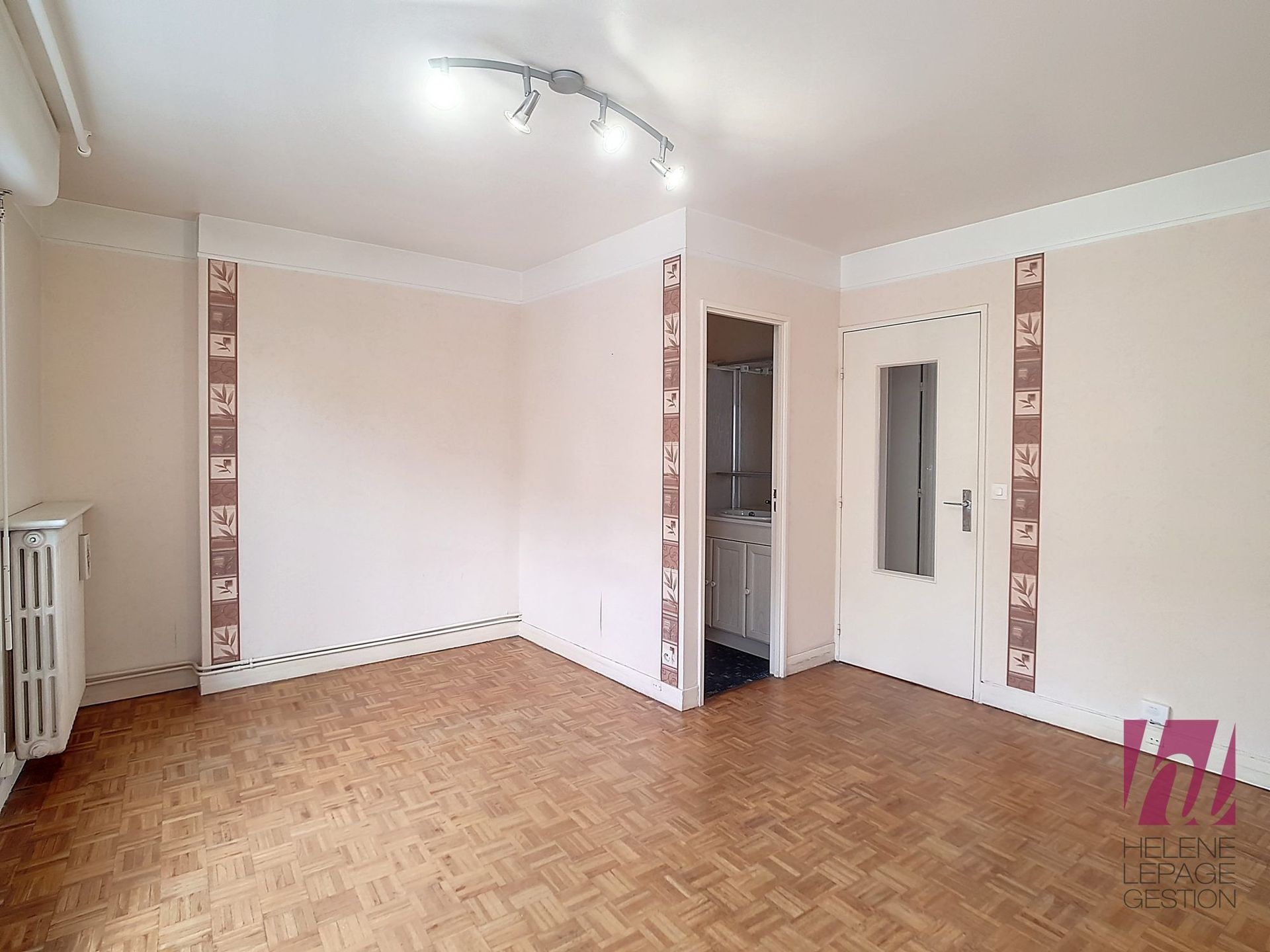 Lumineux studio de 28m² – Avec balcon dans le 15ème
