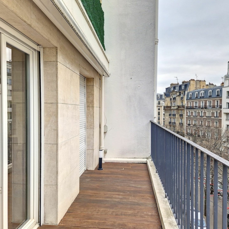 Lumineux studio de 35m² – Balcon avec vue dégagée dans le 15ème