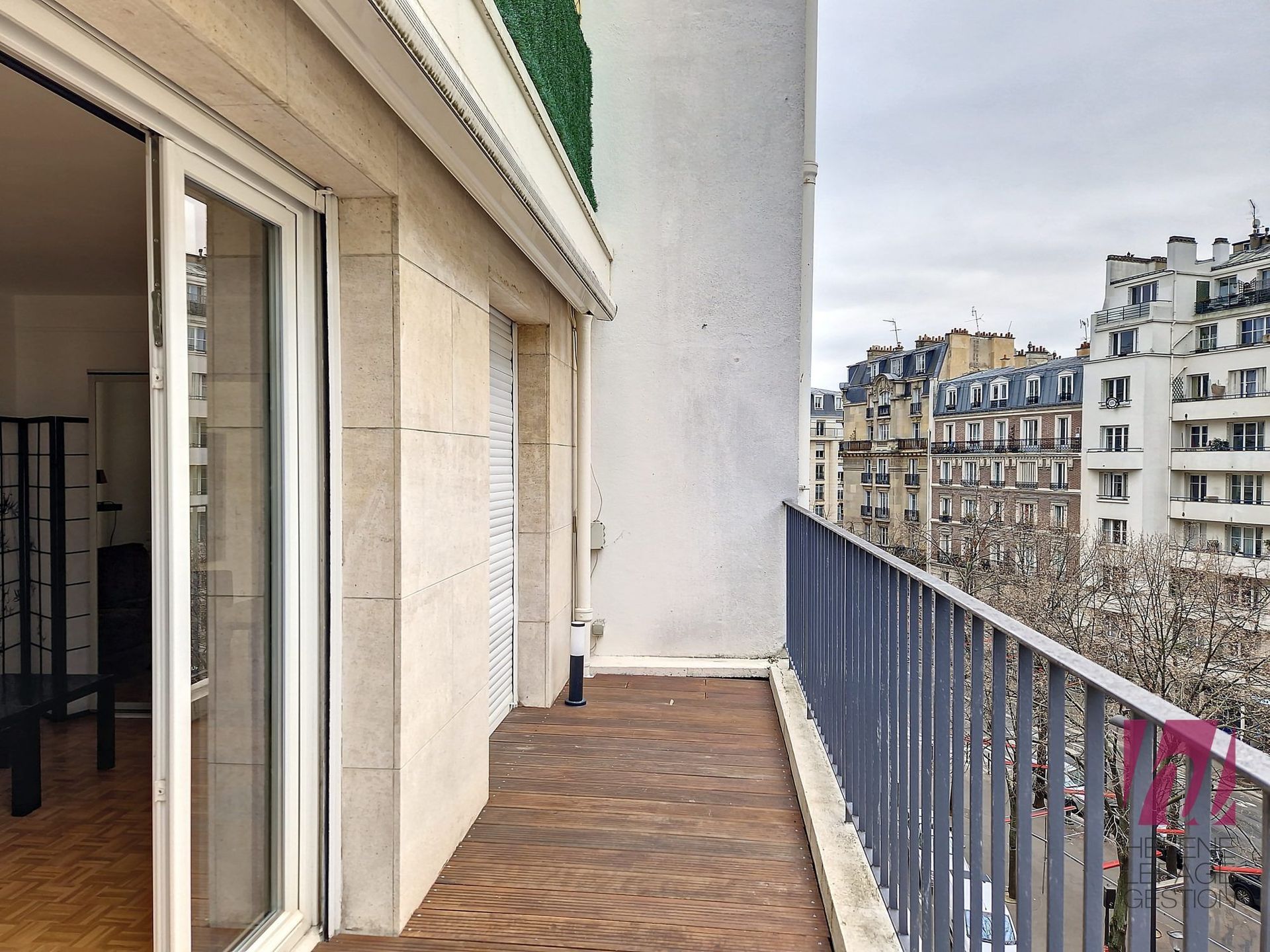 29c70c85-086d-4eb5-bfdf-c60f16d71237-23604-0.jpg Lumineux studio de 35m² – Balcon avec vue dégagée dans le 15ème