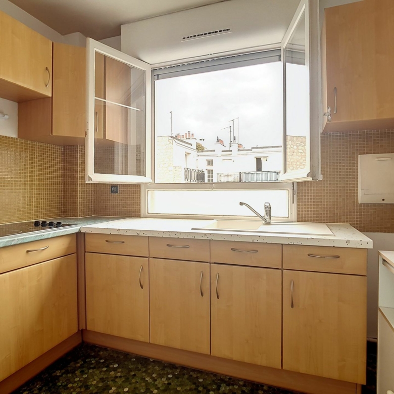 Lumineux studio de 28m² – Avec balcon dans le 15ème