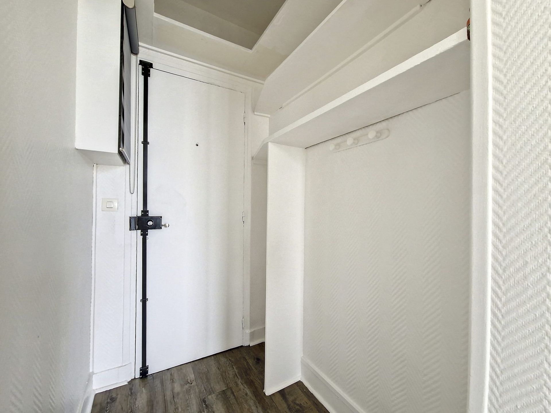 Bien exposé studio de 18m² – Vue dominante dans le 19ème