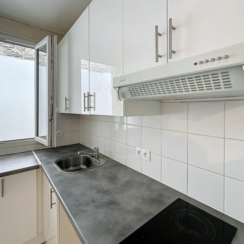 Très beau T2 traversant de 42m² – Charme de l’ancien à Levallois