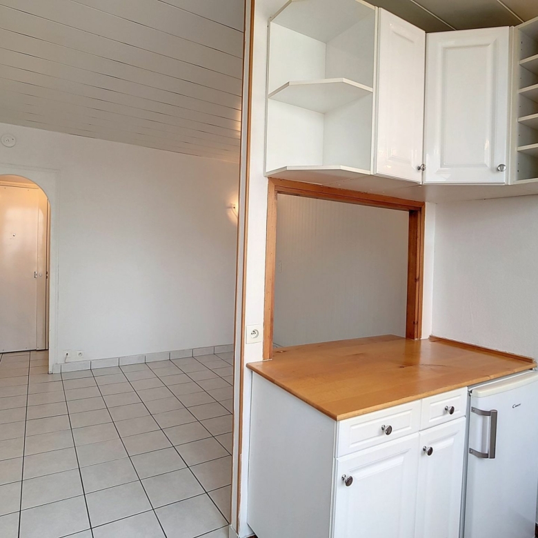 Lumineux studio de 22m² – Vue dégagée à Vincennes