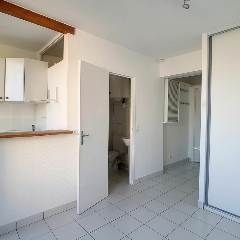 Agréable studio de 17m² – Dernier étage dans le 19ème