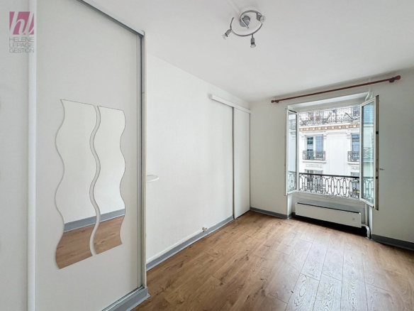 Très beau T2 traversant de 42m² – Charme de l’ancien à Levallois