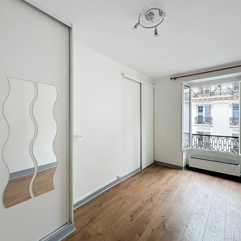 Très beau T2 traversant de 42m² – Charme de l’ancien à Levallois