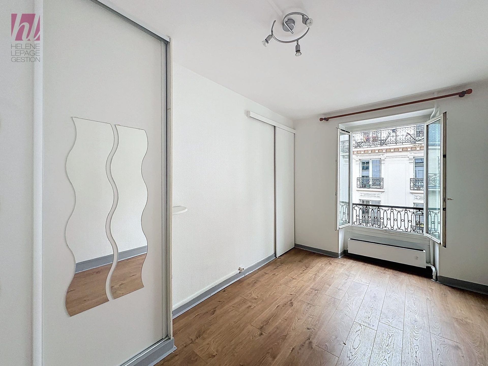 6c03f45a-e541-41fe-9429-49d47eba1be9-23868-0.jpg Très beau T2 traversant de 42m² – Charme de l’ancien à Levallois