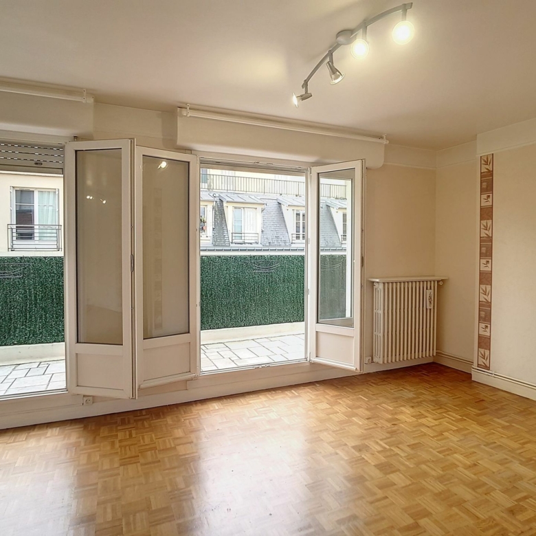 Lumineux studio de 28m² – Avec balcon dans le 15ème