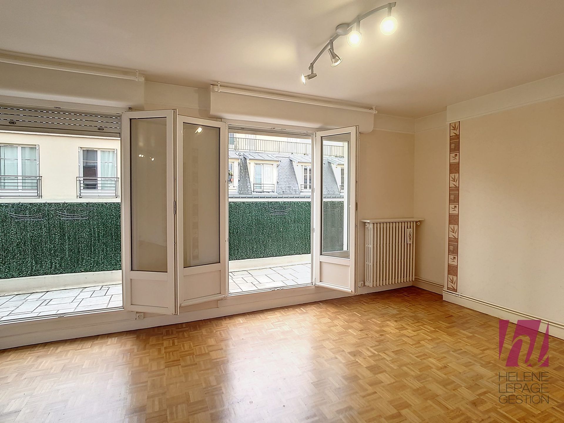 Lumineux studio de 28m² – Avec balcon dans le 15ème