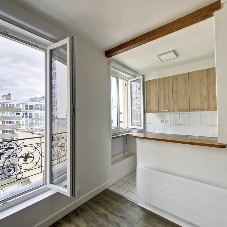 Bien exposé studio de 18m² – Vue dominante dans le 19ème