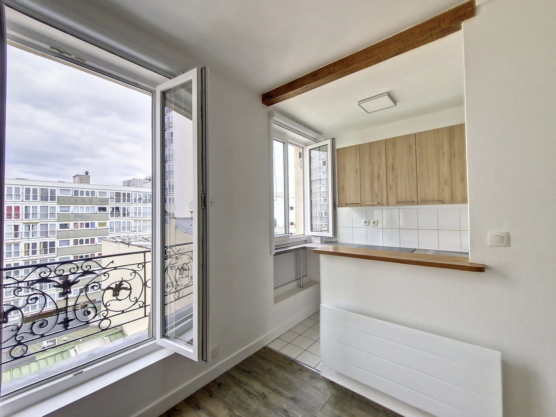 Bien exposé studio de 18m² – Vue dominante dans le 19ème