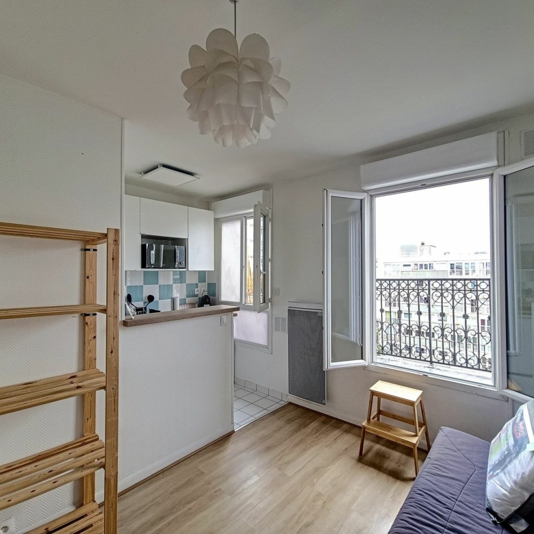 Agréable studio de 18m² – Dernier étage lumineux dans le 19ème