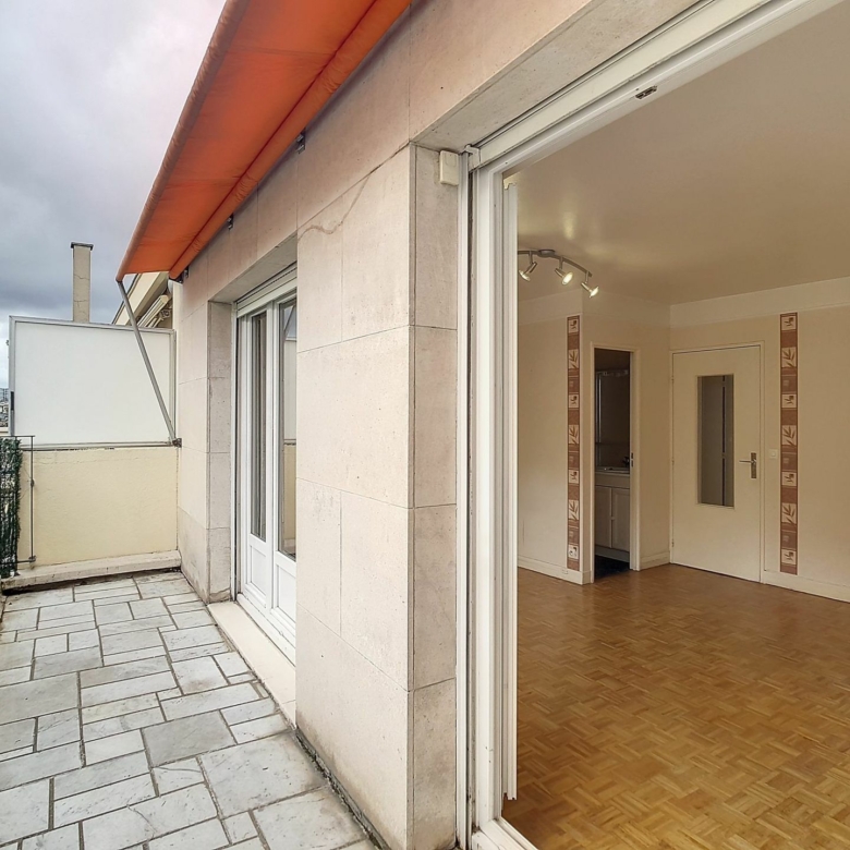 Lumineux studio de 28m² – Avec balcon dans le 15ème