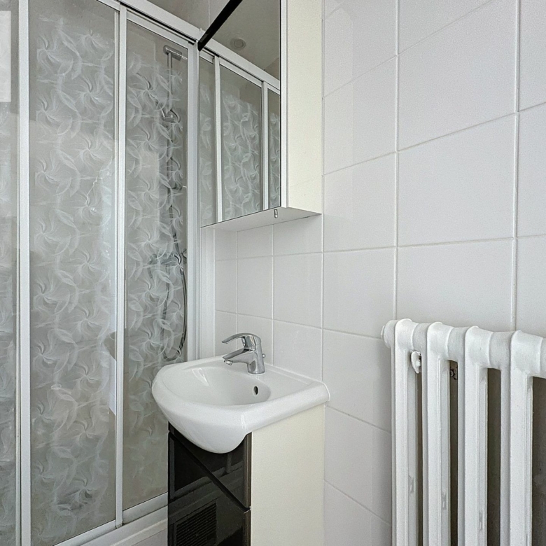 Très beau T3 de 43m² – Entièrement rénové, situé aux Lilas