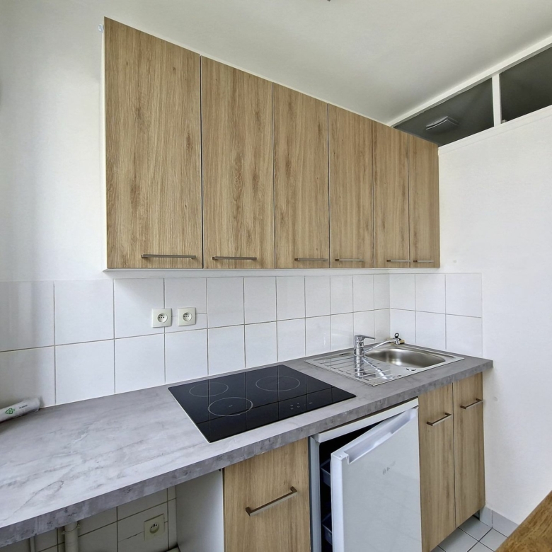Bien exposé studio de 18m² – Vue dominante dans le 19ème