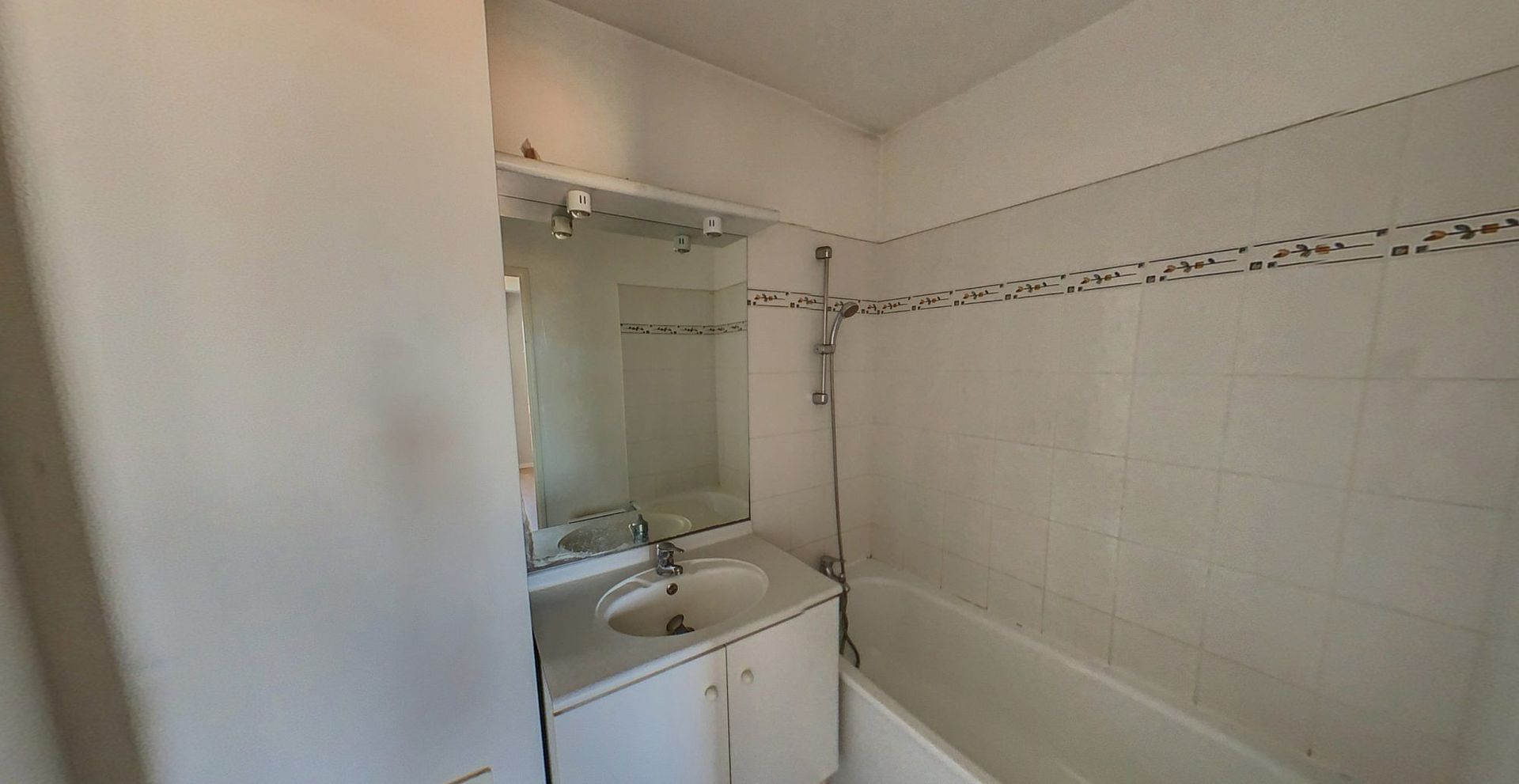 Moderne T2 de 46m² – Balcon et vue dégagée à Chelles