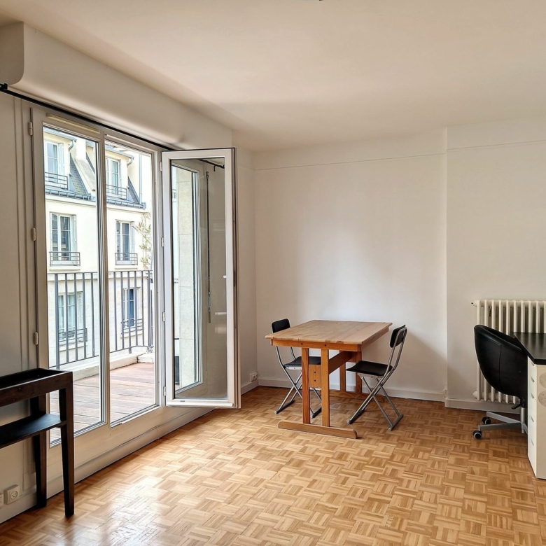 Lumineux studio de 35m² – Balcon avec vue dégagée dans le 15ème