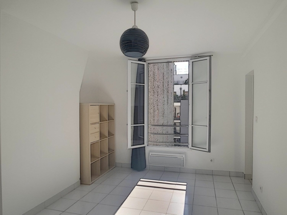 Charmant studio de 23m² – Vue dégagée dans le 19ème