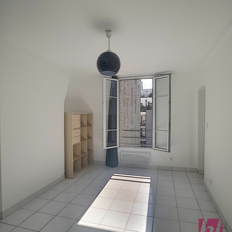 Charmant studio de 23m² – Vue dégagée dans le 19ème