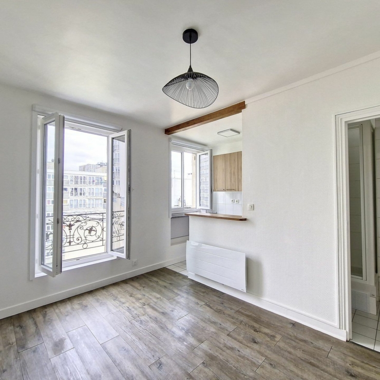 Bien exposé studio de 18m² – Vue dominante dans le 19ème