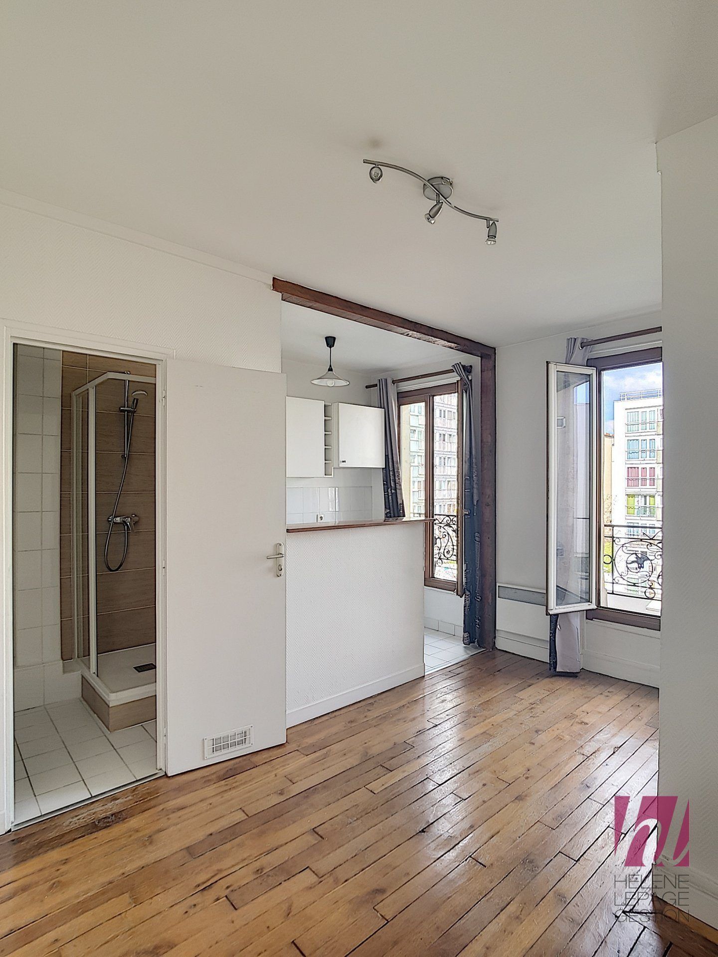 f6eba67b-ecac-4a73-8f59-8b4d5f9e2b0d-23267.jpg Beau studio de 19m² – Aménagé et optimisé dans le 19ème