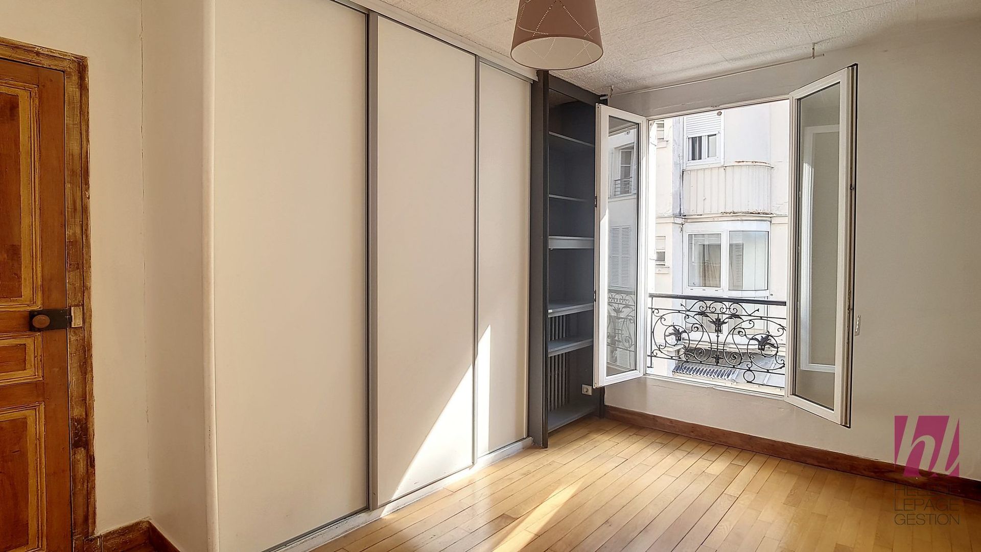 Moderne et calme T2 de 42m² – Quartier recherché et animé du 15ème