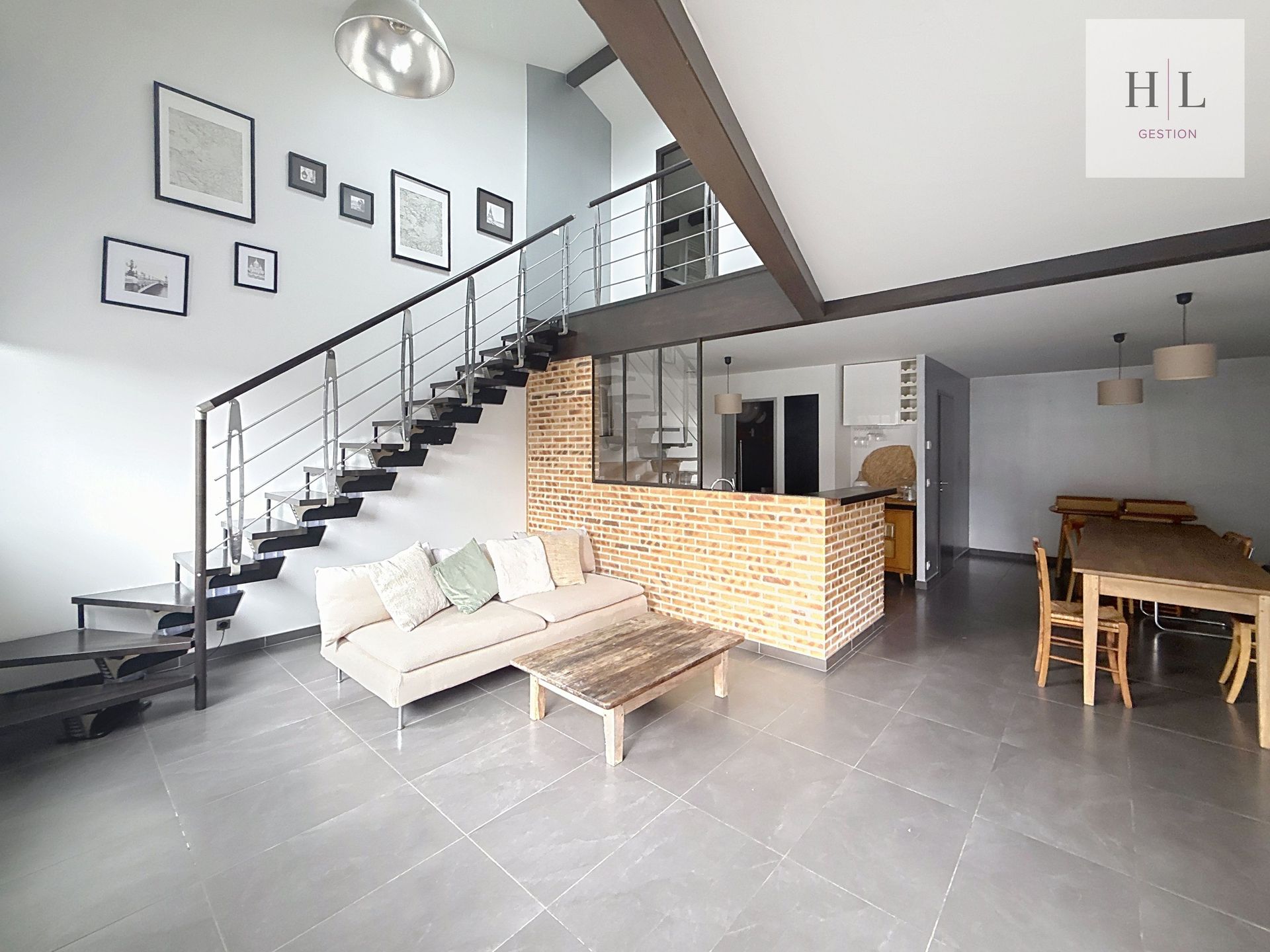 42d6e559-8fbb-4bfb-84cc-95b4cb181efd-23967-0.jpg Loft meublé de 95m² à Fontenay sous bois