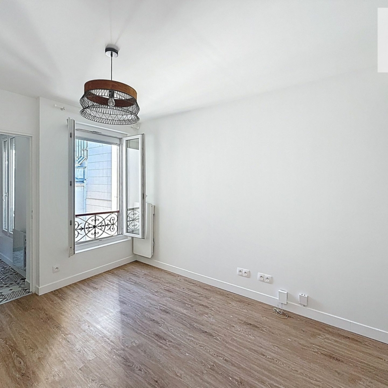 À louer – Studio lumineux avec cuisine séparée à deux pas du parc des Buttes Chaumont