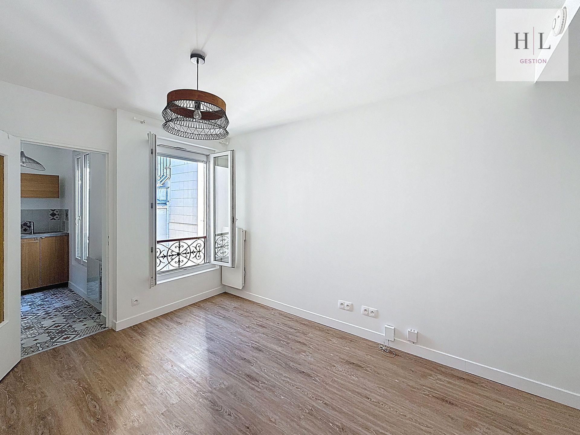 53b3212a-7ec4-4f9e-b3ba-479aa6e2863e-23985-0.jpg À louer – Studio lumineux avec cuisine séparée à deux pas du parc des Buttes Chaumont