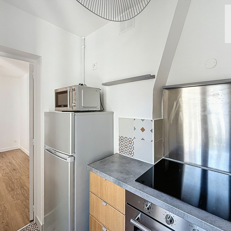 À louer – Studio lumineux avec cuisine séparée à deux pas du parc des Buttes Chaumont
