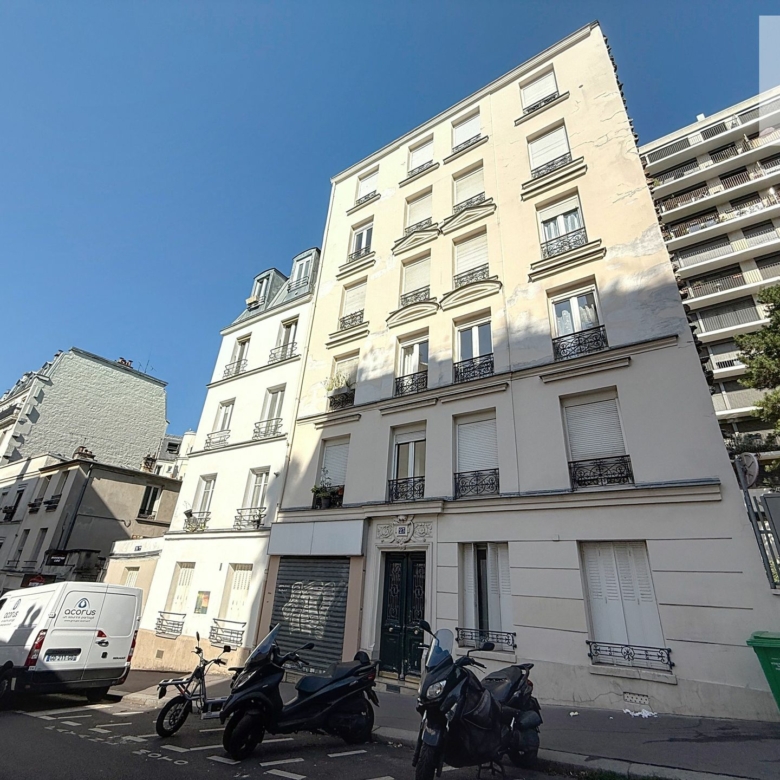 À louer – Studio lumineux avec cuisine séparée à deux pas du parc des Buttes Chaumont