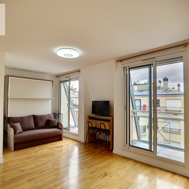A LOUER – Studio de 27m² meublé à Charenton – Dernier étage avec balcons