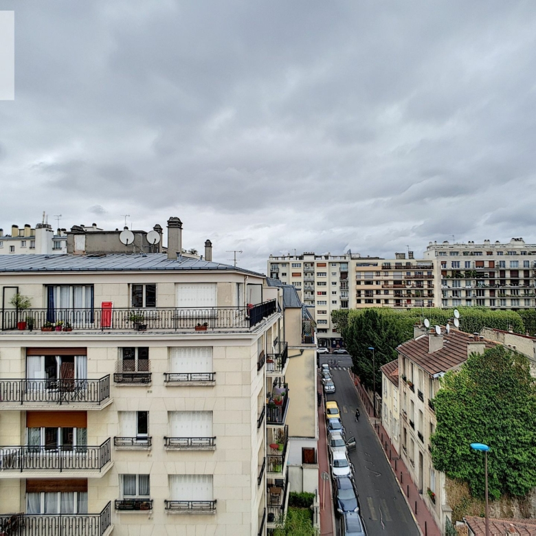 A LOUER – Studio de 27m² meublé à Charenton – Dernier étage avec balcons