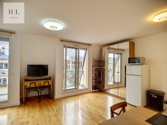 A LOUER – Studio de 27m² meublé à Charenton – Dernier étage avec balcons