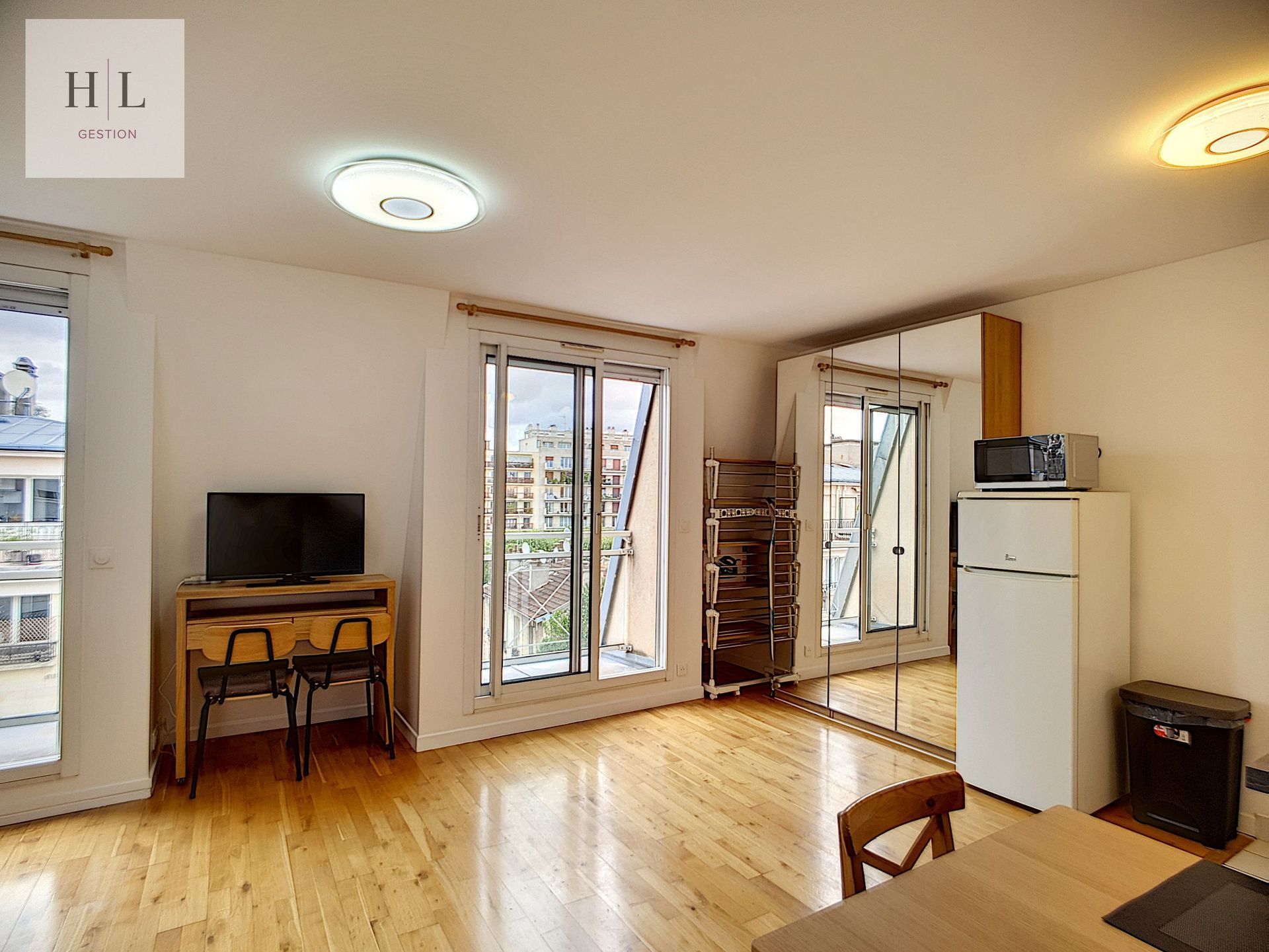 6cd75bc9-d3c3-4011-aa1e-d8b9e2a5a254-24020-0.jpg A LOUER – Studio de 27m² meublé à Charenton – Dernier étage avec balcons