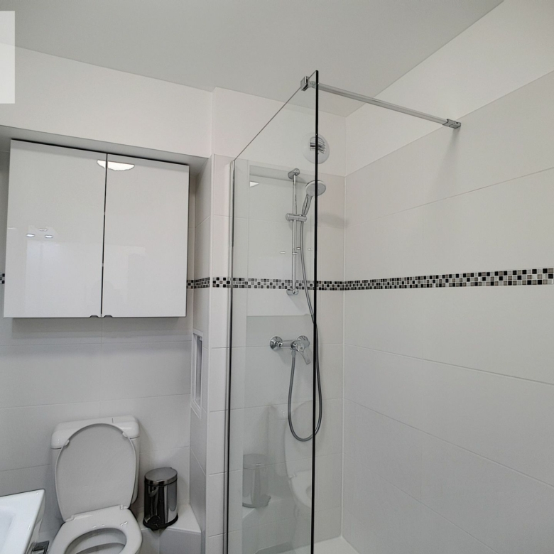 A LOUER – Studio de 27m² meublé à Charenton – Dernier étage avec balcons