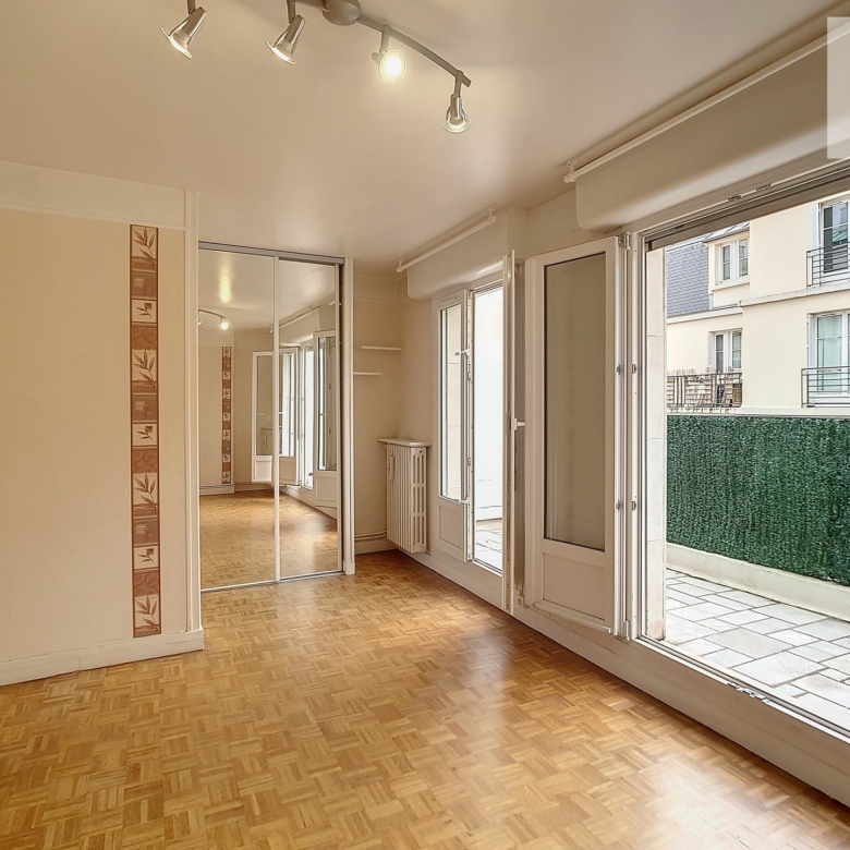 Superbe Studio de 28 m² avec grande terrasse au dernier étage – Paris 15ème