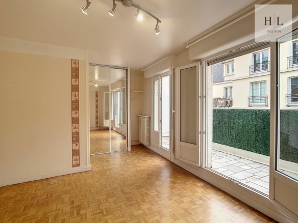 Superbe Studio de 28 m² avec grande terrasse au dernier étage – Paris 15ème