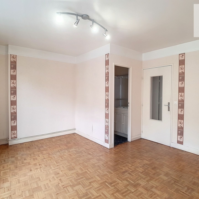 Superbe Studio de 28 m² avec grande terrasse au dernier étage – Paris 15ème