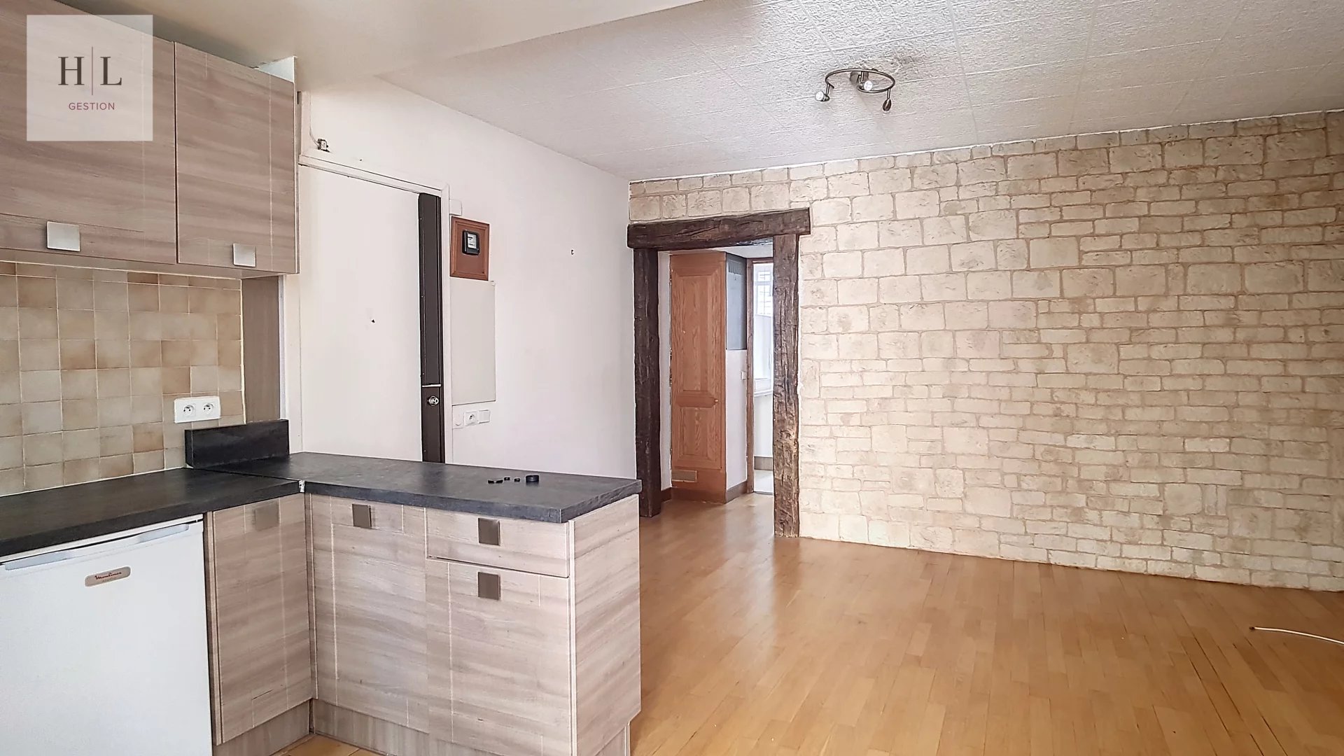 A VENDRE – Appartement T2 – 42 m² – Paris 15 (Rue du Commerce) – Calme absolu sur cour